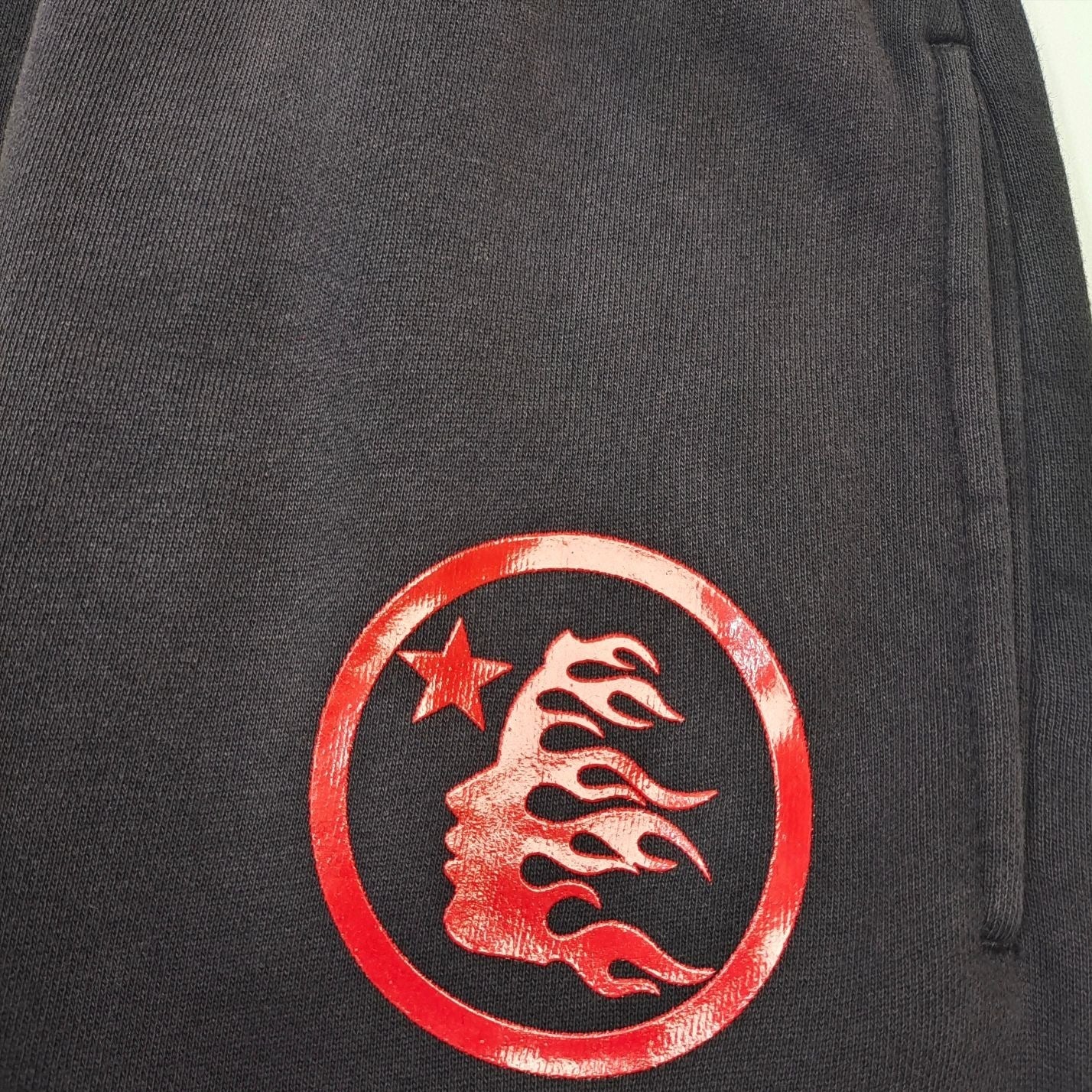 HELLSTAR AIRBRUSHED SKULL FLARE SWEATPANTS